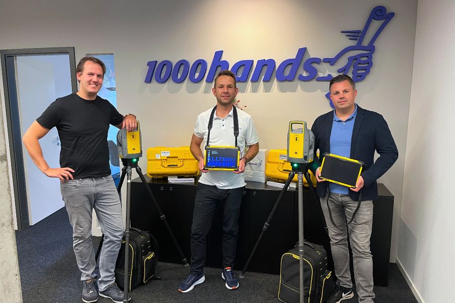AllTerra und 1000hands präsentieren mehrere Trimble 3D-Laserscanner und Vermessungsgeräte im 1000hands Büro.