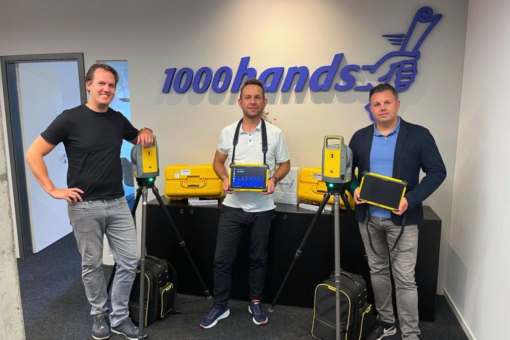 AllTerra und 1000hands präsentieren mehrere Trimble 3D-Laserscanner und Vermessungsgeräte im 1000hands Büro.